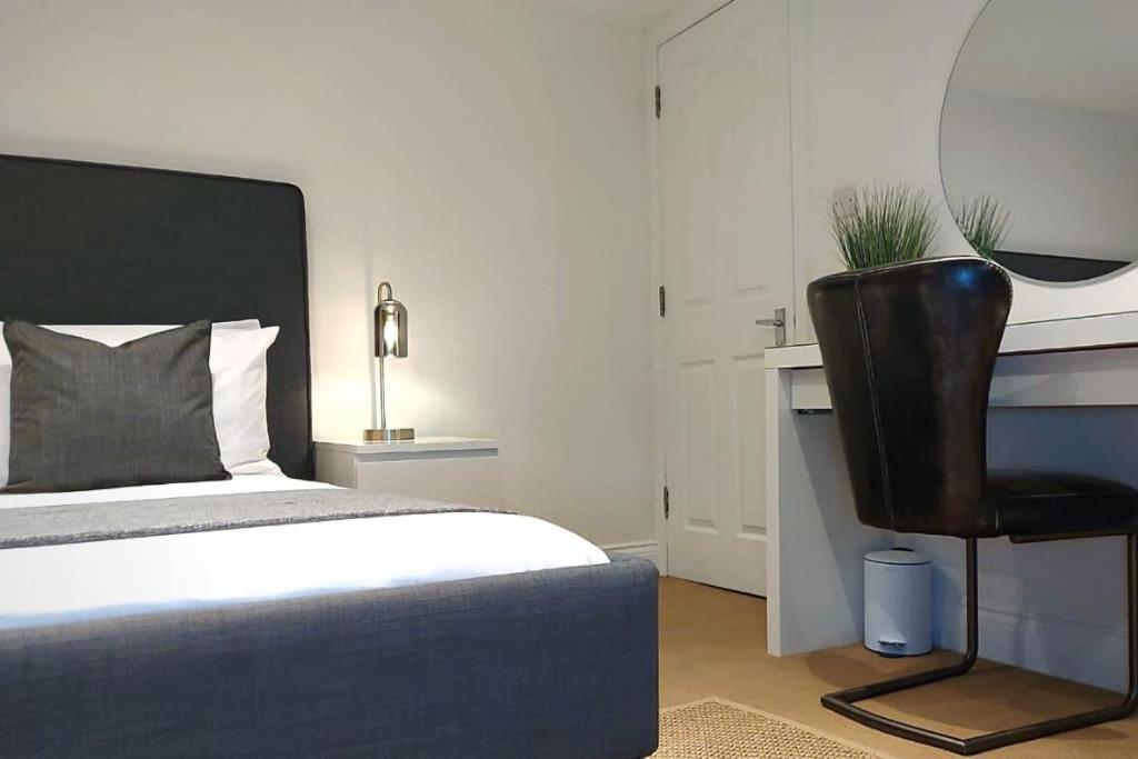 2 Bedroom City Centre Duplex Apt プレストン エクステリア 写真