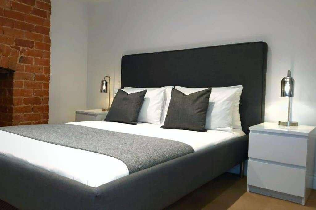 2 Bedroom City Centre Duplex Apt プレストン エクステリア 写真