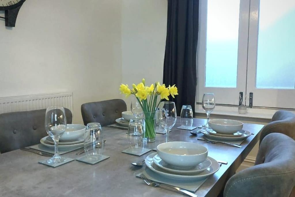 2 Bedroom City Centre Duplex Apt プレストン エクステリア 写真