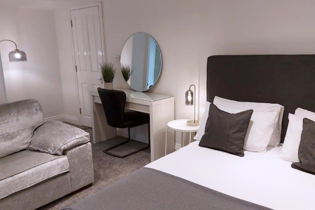 2 Bedroom City Centre Duplex Apt プレストン エクステリア 写真