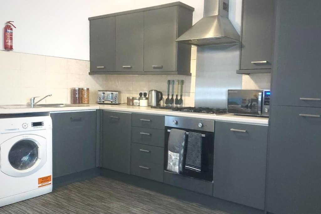2 Bedroom City Centre Duplex Apt プレストン エクステリア 写真