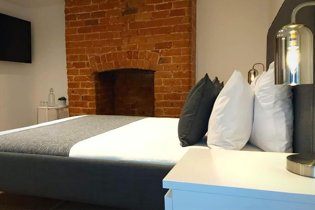 2 Bedroom City Centre Duplex Apt プレストン エクステリア 写真